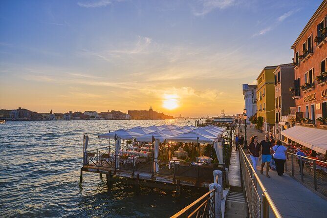 From Florence to Venice: A Day Trip to the Floating City - Walking Venice highlights: Rialto and the Bridge of Sighs photo route
