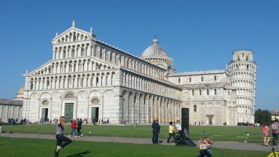 From Livorno: Guided Day Trip to Florence and Pisa by Bus - Starting in Livorno: meeting point near cruise shuttles
