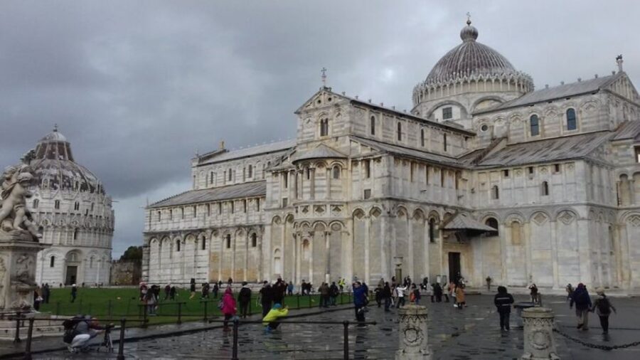 From Livorno: Guided Day Trip to Florence and Pisa by Bus - Piazza della Repubblica: a one-hour reset in the heart of Florence