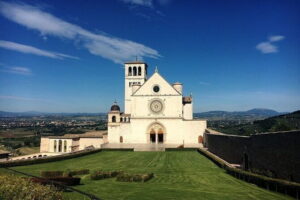 Full Day Private Guided Tour to Assisi and Cortona from Florence - Passignano sul Trasimeno: a quick lake stop with real charm