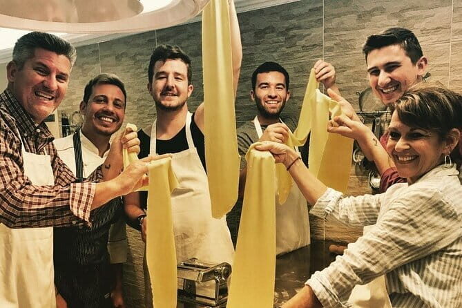 Hands on Deluxe Traditional 4-course dinner with fresh pasta - Key highlights at a glance