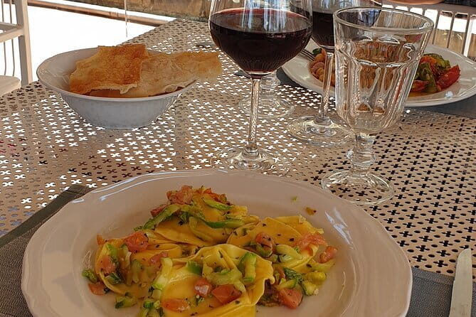 Horseback ride and gourmet cuisine in a historic food shop - The Hour-Long Ride Through the Rolling Heart of Chianti