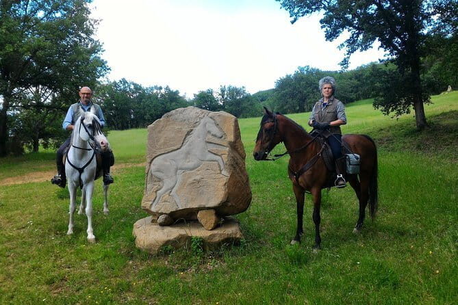 Horseback riding & Wine Tasting and snack Lunch at noble Estate - From Piazza dei Cavalleggeri to Chianti stables: how the day starts
