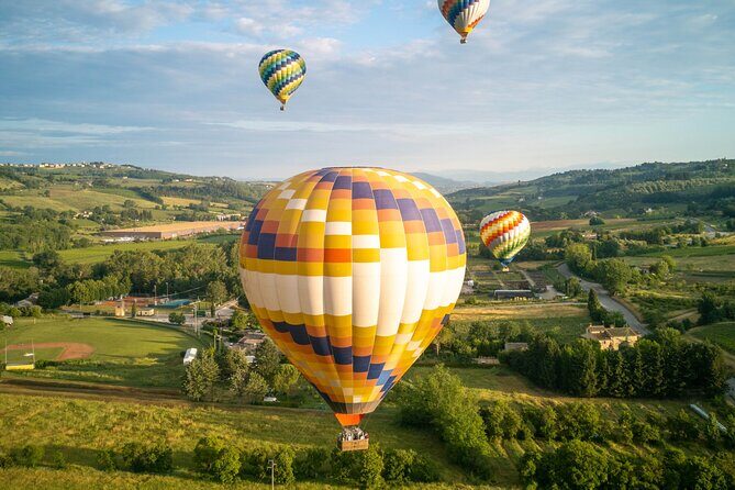 Hot Air Balloon ride in the Chianti Valley Tuscany - Safety briefing and balloon prep: professional, but not scary