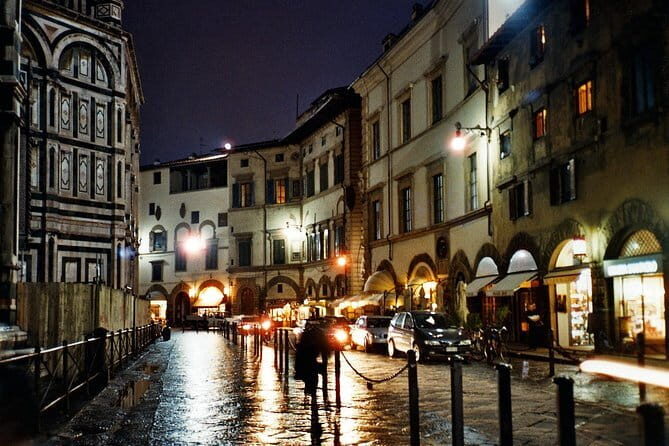 Illuminated Florence Tour for Kids and Families with Gelato and Pizza - Meeting at Piazza della Signoria: Simple, Central, and Walkable