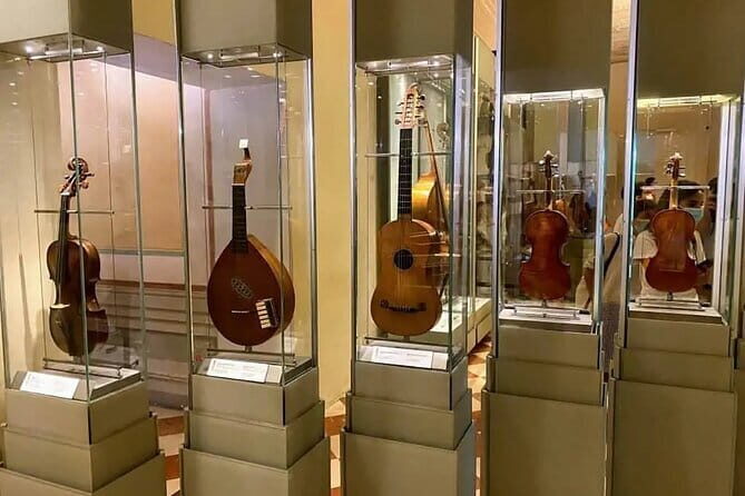 Journey into Art: Florence's Accademia - Fast-track entry explained: quick line, not zero line