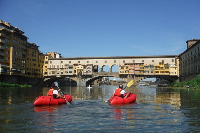 Kayaking on the Arno River in Florence under the Pontevecchio Arcade - Key points that make this Arno kayak run worth it