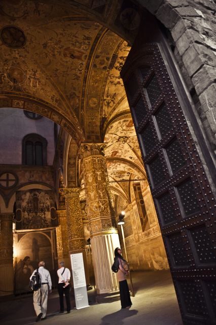 Legends of Florence: Exclusive Walking Tour by night - Piazza San Firenze and the first glide through Florence