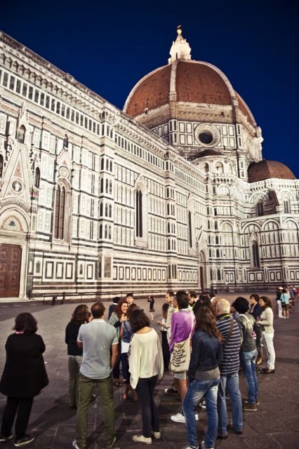 Legends of Florence: Exclusive Walking Tour by night - Starting at the Medici statue in Piazza della Signoria