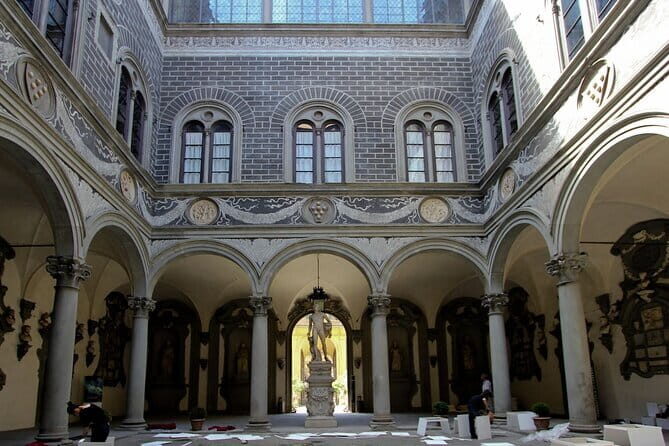 Medici Secrets & Mysteries: Interactive Walking Tour Game - Duomo time: the Florence photo moment with a mission