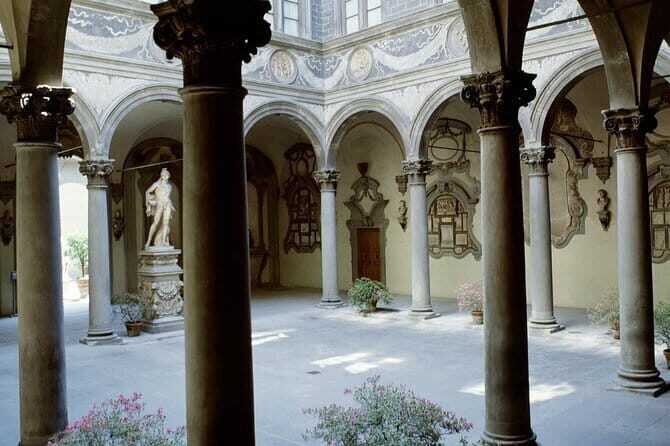 Medici Tour in Florence - Michelangelo’s project on site: the kind of detail you can point out later