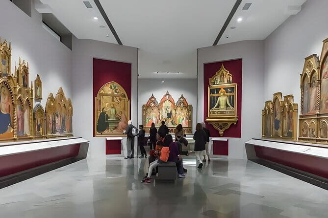 Michelangelo’s David Statue Fast Track Tickets - Tour format: hosted entry, then self-paced viewing (with options)