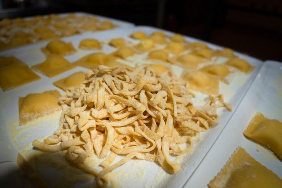 Neighborhood shopping & Homemade Pasta ! - Key things to know before you go