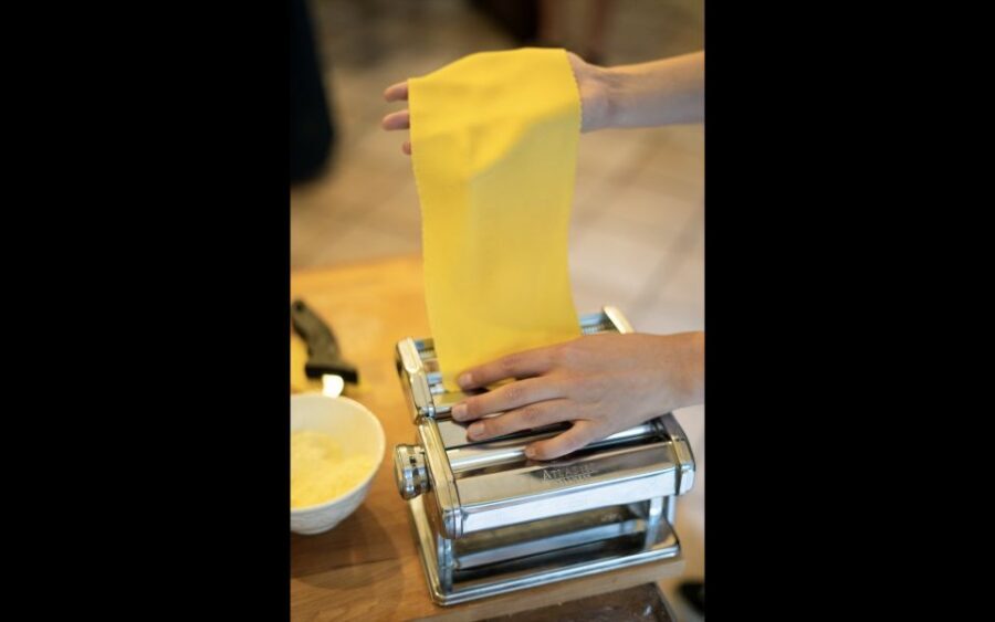 Neighborhood shopping & Homemade Pasta ! - Should you book this homemade pasta class in Santo Spirito?