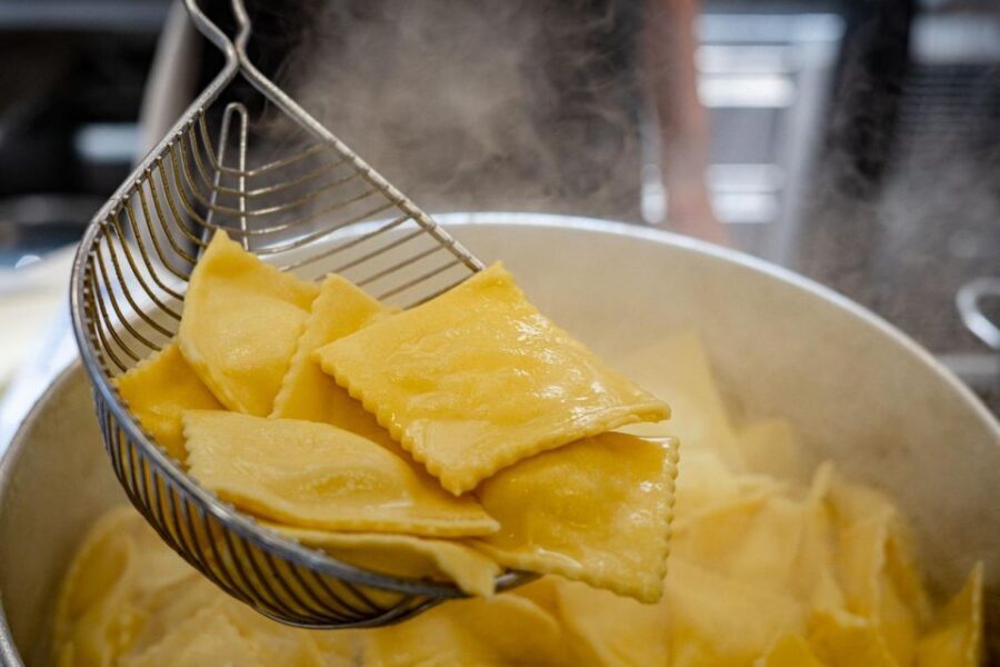 Neighborhood shopping & Homemade Pasta ! - Who this Florence pasta class suits best