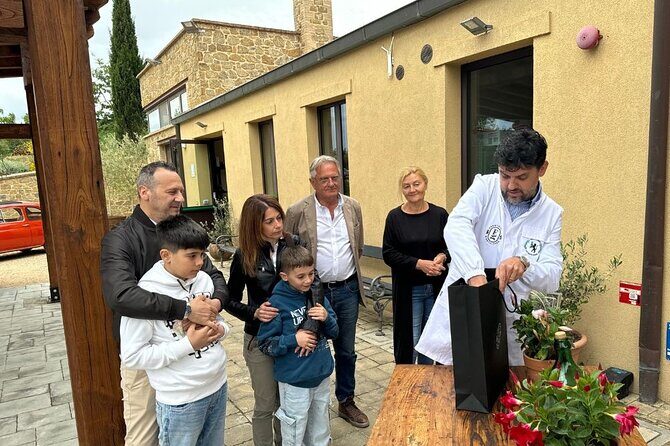 Olive Oil Tours and Tasting at Frantoio di Montalcino - Shopping at the Mill: Buy What You Understand