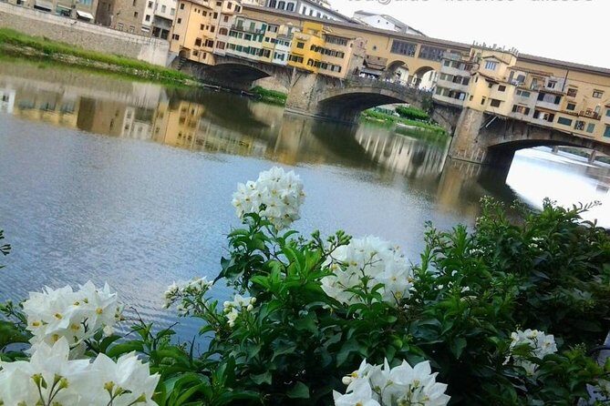 Painting Experience in the center of Florence - The Teaching Style: Quick Color Bases and Clear Art-History Guidance