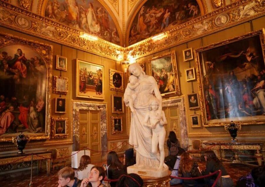 Palatina Gallery and Pitti Guided Tour in Florence - Piazza de’ Pitti meeting point and getting inside faster