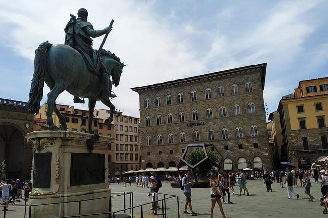 Palazzo Vecchio in Florence - Palazzo Vecchio at Piazza della Signoria: more than a famous building