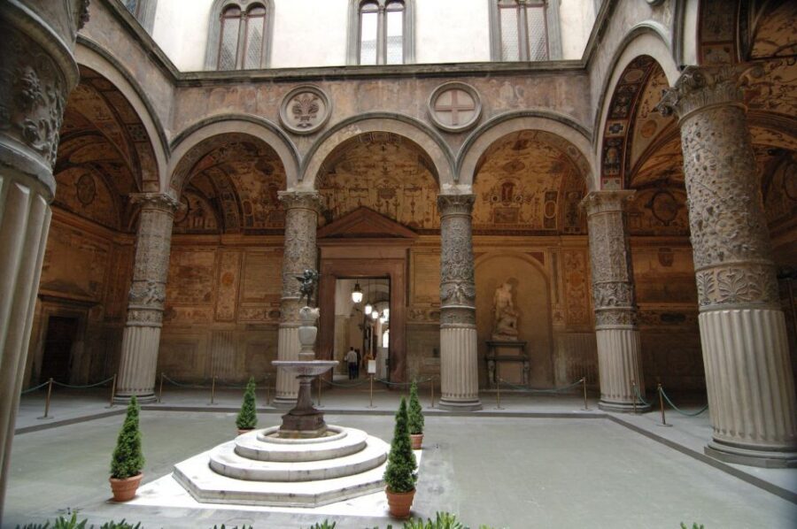 Palazzo Vecchio: Private Guided Museum Tour & Tower Tickets - Medici family storytelling, without losing the art