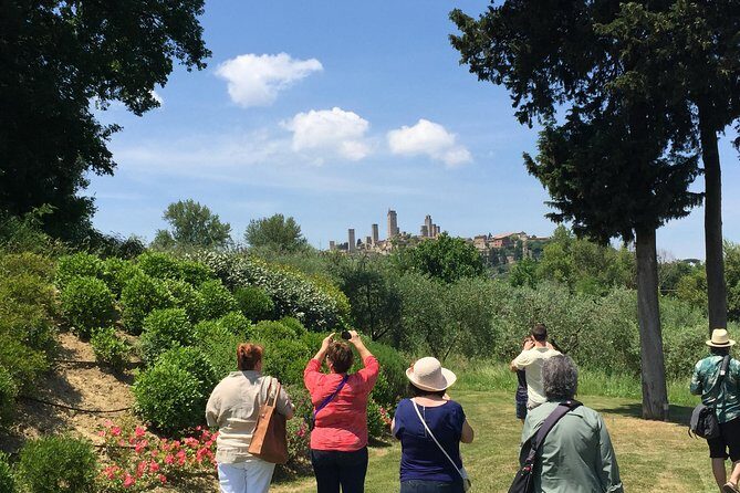 Pisa and Lucca Tour from Florence - Piazza dei Miracoli in 90 minutes: Leaning Tower photos without the pressure