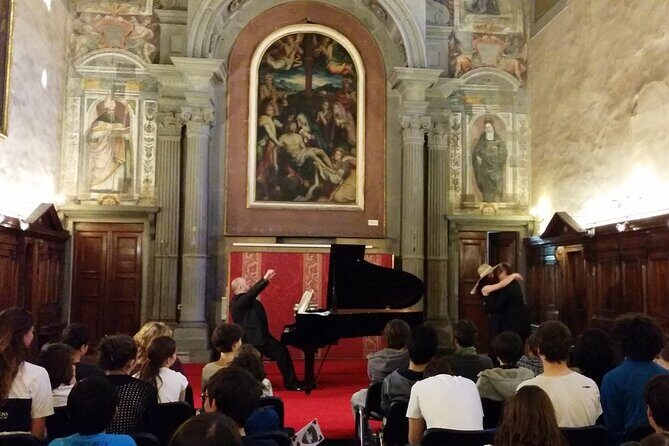 Pizza Dinner and Italian Opera Arias Concert in Florence - Why this Florence night works: pizza in Oltrarno, then arias in Santa Monaca Church