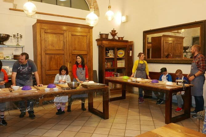 Pizza & Gelato Making Class in Oltrarno with Eating Europe - Finding Florence Food Studio on Via D’Ardiglione (Oltrarno)
