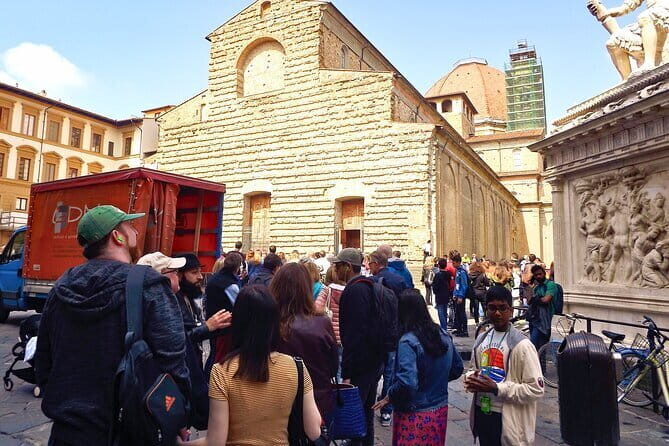 Power and Prestige: The Medici Walking Tour of Florence - Ponte Vecchio to Oltrarno: the story turns toward their final residence