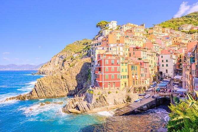 Private Best of Tuscany Hill Towns Tour with lunch from Florence - Winery lunch and wine tasting: why it feels like the heart of the day