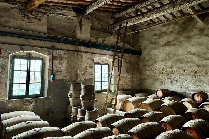 Private Chianti Safari: Off Road Tuscany Wine Tour with Lunch from Florence - Stop 3 at Poggio Torselli: 600 years of villa stories and a final tasting with cheese