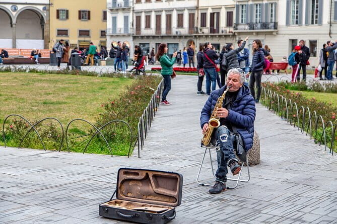 Private Exclusive Tour of Florence main attractions with local licensed Guide - San Lorenzo finish: where your walk can turn into a personal explore