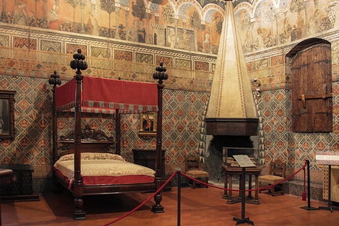 Private Florence Oltrarno Art and Crafts Walking Tour - The End Workshop: Atelier Models or a Backup Artisan Stop