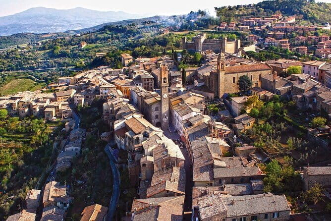 PRIVATE Full-Day Brunello Wine experience from Florence - Florence to Montalcino: the ride that sets the tone