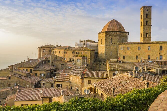 Private guided tour of the medieval village of Volterra - Church of San Francesco: a calm, free pause that adds depth