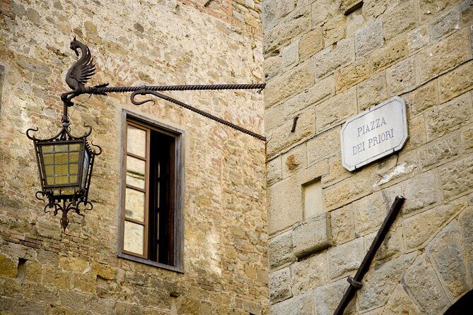 Private guided tour of the medieval village of Volterra - Walking Volterra’s medieval center: turning alleys into a story