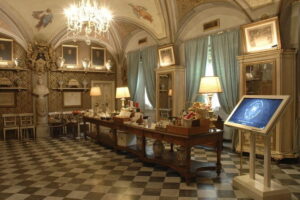Private Guided Visit of Florence Santa Maria Novella Basilica and its Officina Profumo Farmaceutica - Meeting in the piazza: start with the facade, not the crowd