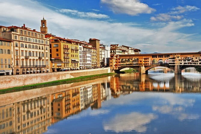 Private Renaissance Discovery Tour of Florence - Uffizi Gallery colonnade and the Medici movement through Florence