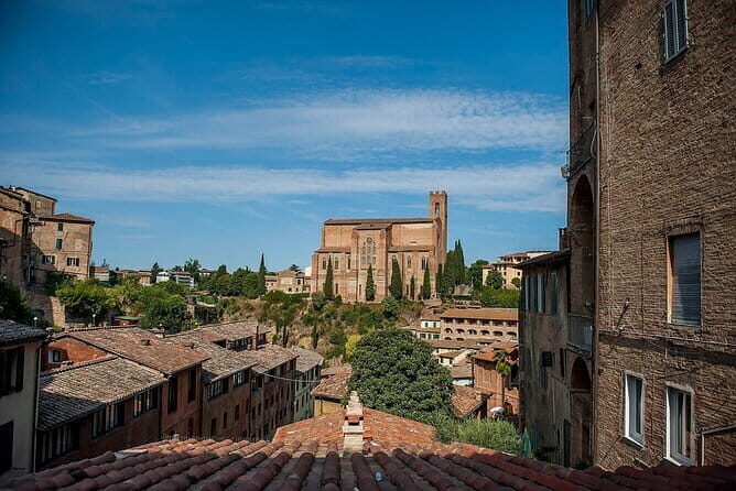 Private Siena San Gimignano Tour from Florence with Winery Lunch - San Gimignano for two hours: towers, piazzas, and roaming time