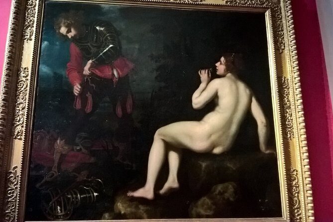 Private Tour: Masterpieces of the Uffizi Gallery - Entering via Piazzale degli Uffizi (and the Vasari palace vibe)