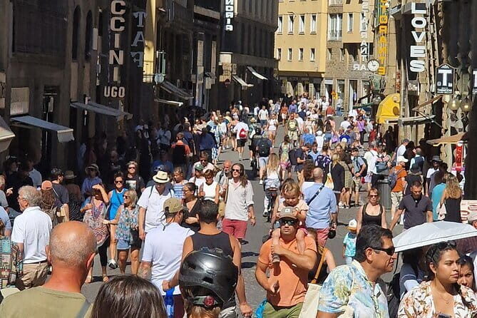 Private Tour: Walking Tour plus The Uffizi guided Tour - Entering the Uffizi: skip-the-line security with a guide