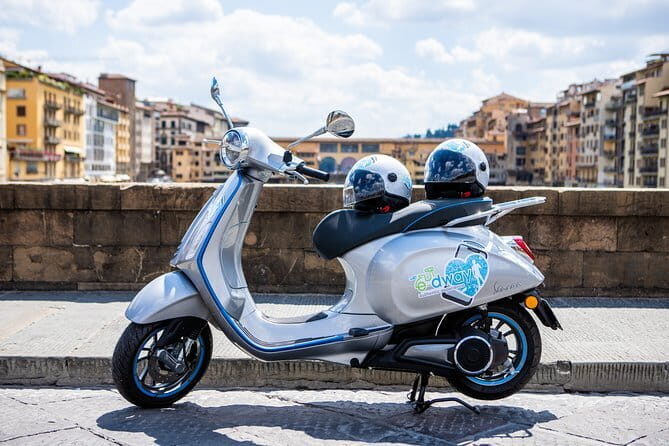 Rent your Electric Vespa 45 in Florence for 8 hours - Safety, Hygiene, and the 900€ Deposit Reality Check