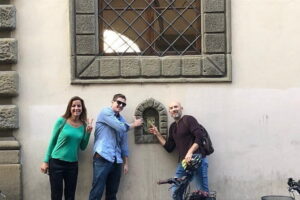 Riding discovering the wine windows - Piazza del Duomo to Piazza di Santa Croce: First Squares, First Finds