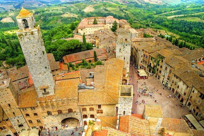 San Gimignano and Volterra private tour: etruscans, romans and middle age jewels - Meeting in Florence at 8am: where the day really starts