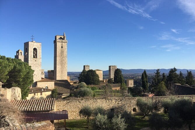 San Gimignano, Saffron and Vernaccia Wine from Florence - Winery Stop #1: Vernaccia di San Gimignano DOCG + Lunch