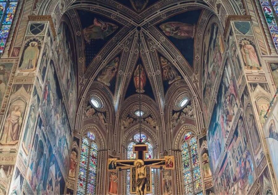 Santa Croce Church Guided Tour in Florence - The monumental cemetery and the story behind restored paintings