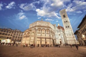 Small-Group: Uffizi & walking tour of Florence skip the line - Meeting at Piazza della Repubblica: where to find your guide