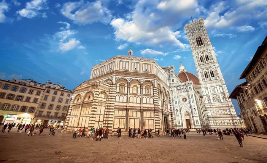 Small-Group: Uffizi & walking tour of Florence skip the line - Part one at 10:00: a focused 1-hour orientation walk