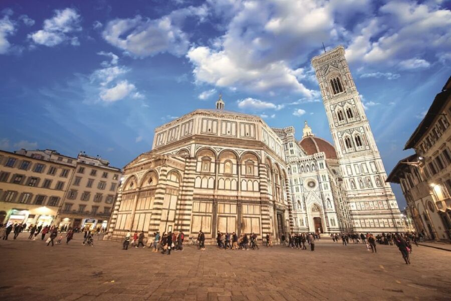Small-Group: Uffizi & walking tour of Florence skip the line - Meeting at Piazza della Repubblica: where to find your guide