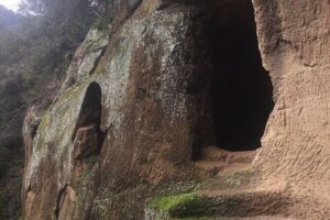 Sorano: its wonders, The Vie Cave and wine cellars - The route details: 6 km loop, uneven footing, and your best gear