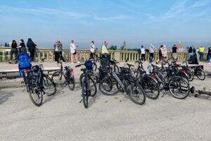 Sunset Bike tour of Florence &Rose Garden & Piazzale Michelangelo - Duomo, Piazza della Repubblica, and the Arno—Florence’s Main Sights, Fast